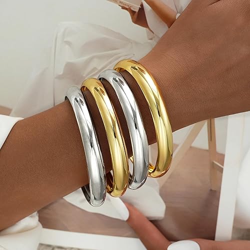 4 Piece Smooth Bangles Gold and Silver Mix image